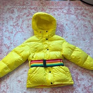 Kids perfect moment yellow jacket! Size 10
